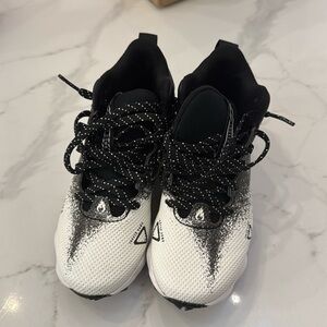 Boys under Armour football cleats